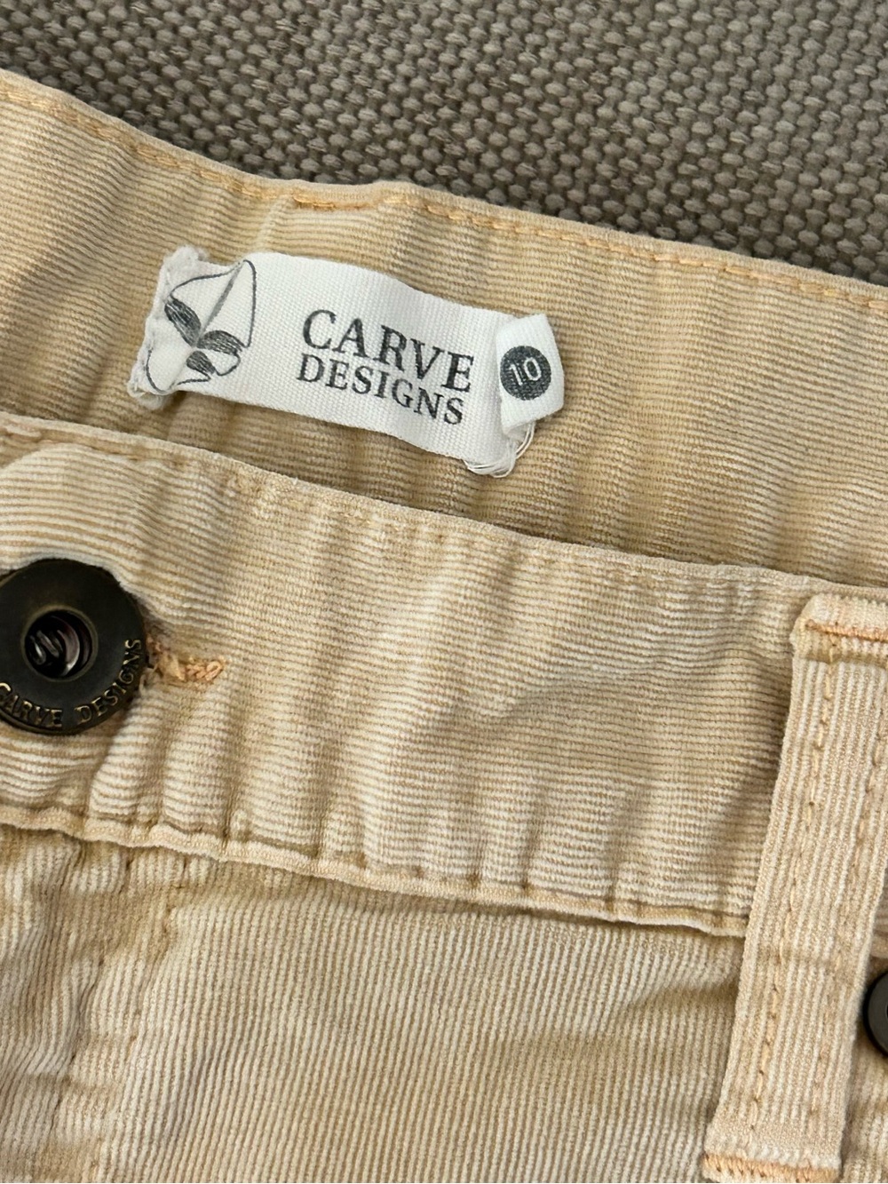 Carve Designs Oahu shorts, mid-rise, 4”, Sz 10, Dogwood (light yellow-tan) color